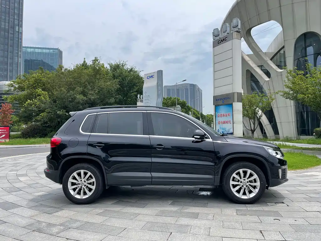 Volkswagen Tiguan — фото 4