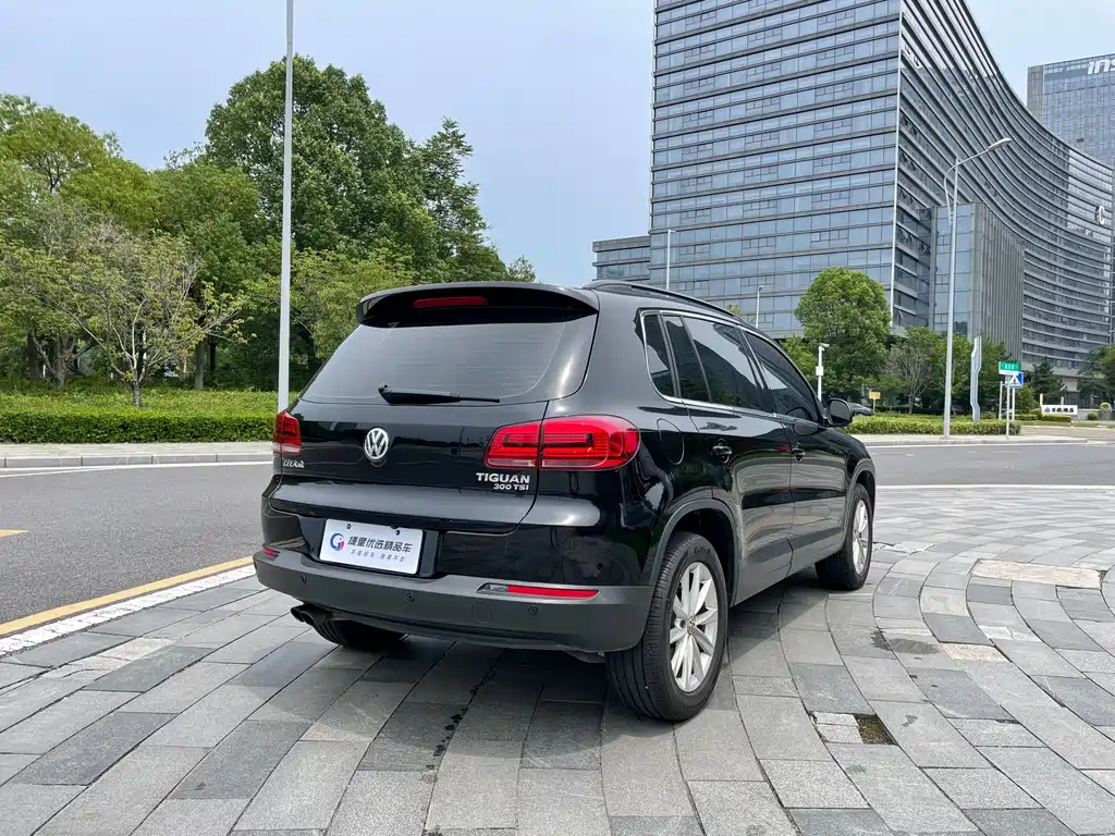 Volkswagen Tiguan — фото 6