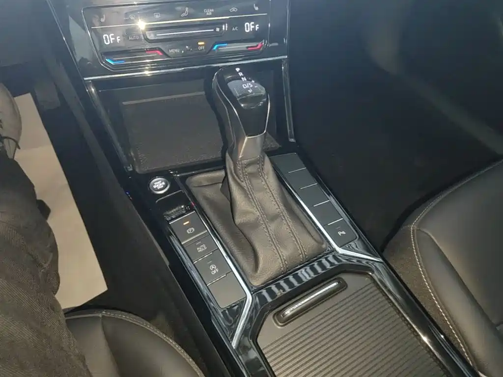 Volkswagen Passat — фото 14