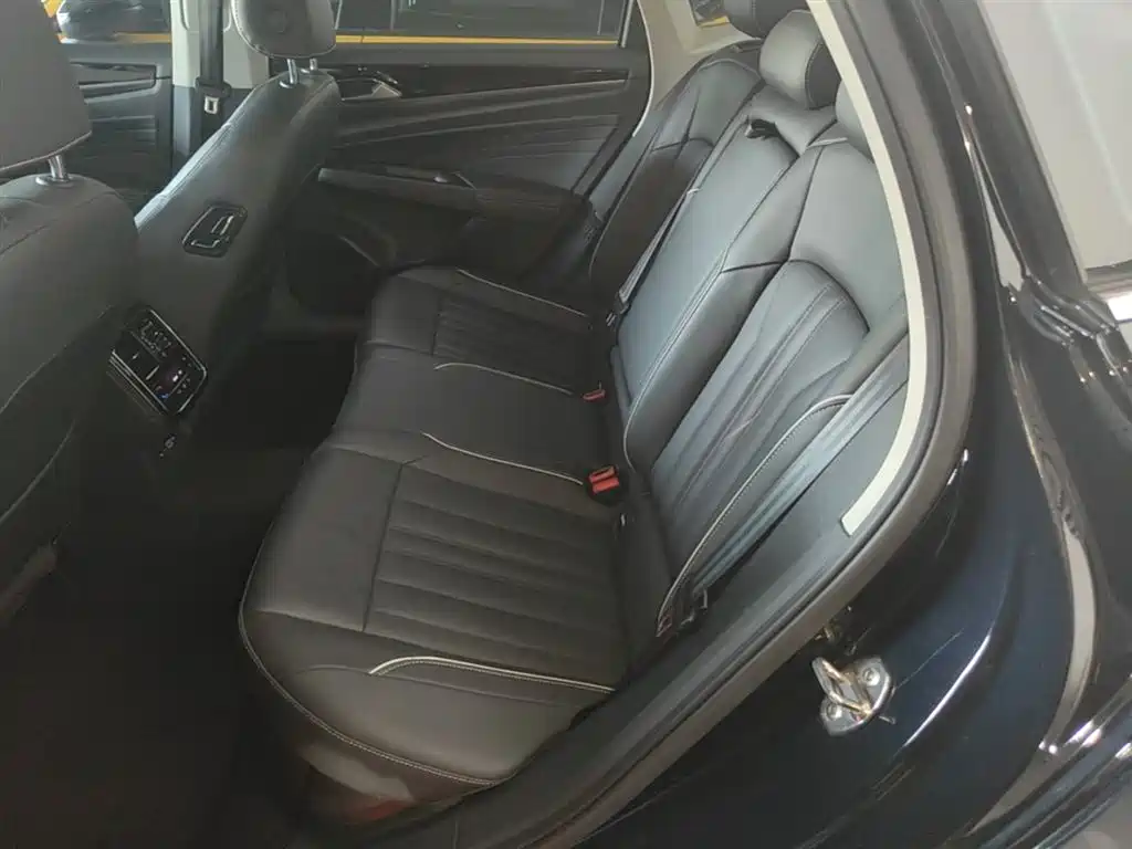 Volkswagen Passat — фото 17