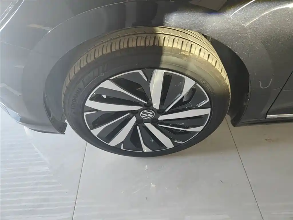 Volkswagen Passat — фото 23