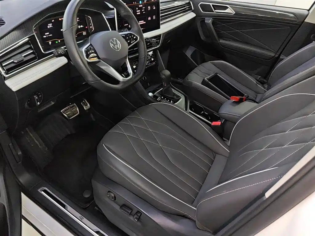 Volkswagen Tiguan L — фото 15