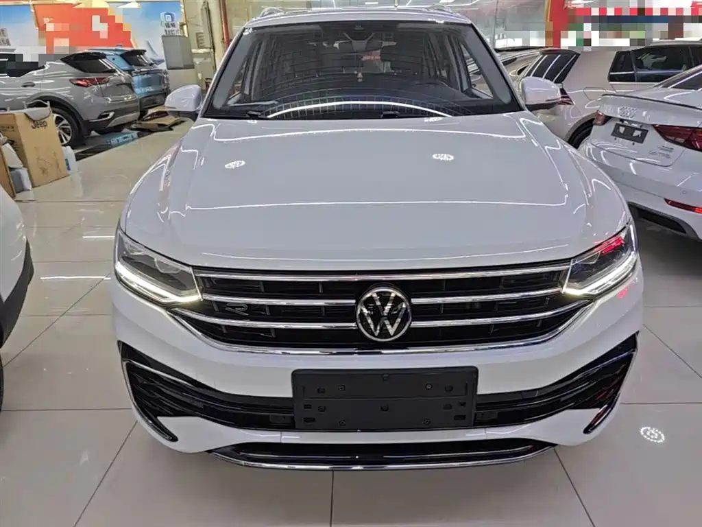 Volkswagen Tiguan L — фото 3