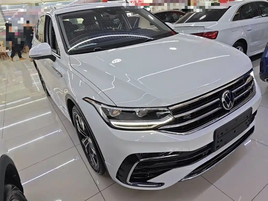 Volkswagen Tiguan L — фото 4