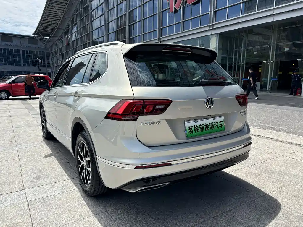 Volkswagen Tiguan L New Energy — фото 4