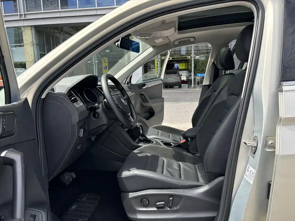 Volkswagen Tiguan L New Energy — фото 10