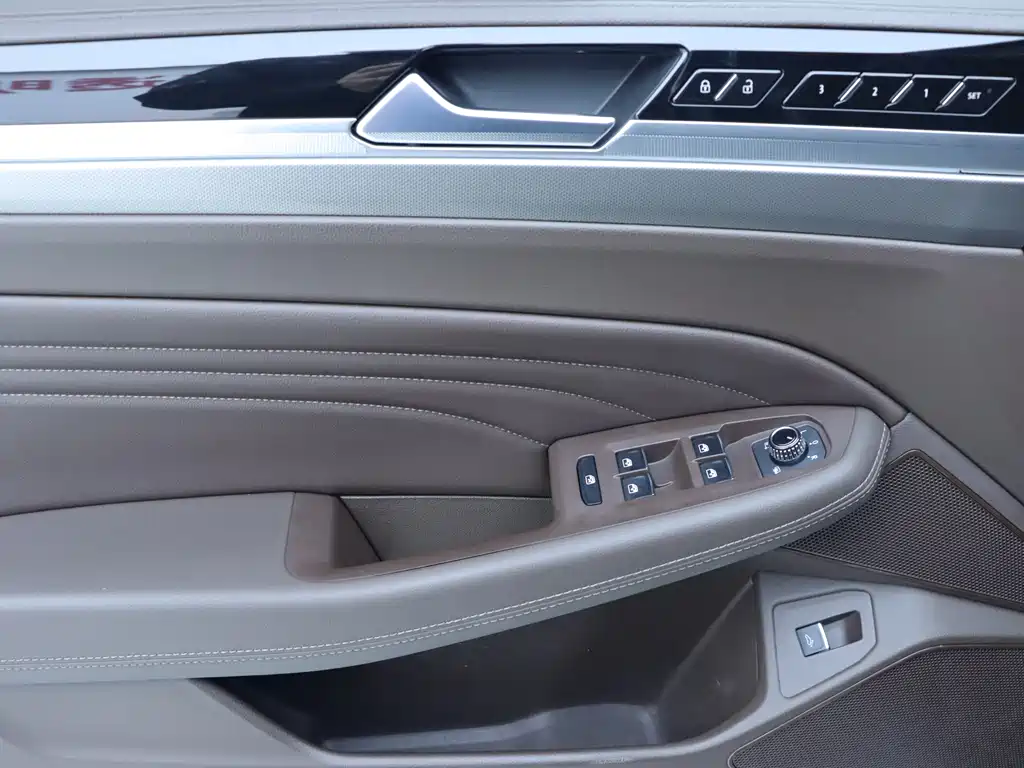 Volkswagen Phideon — фото 11