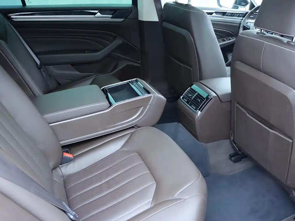 Volkswagen Phideon — фото 13