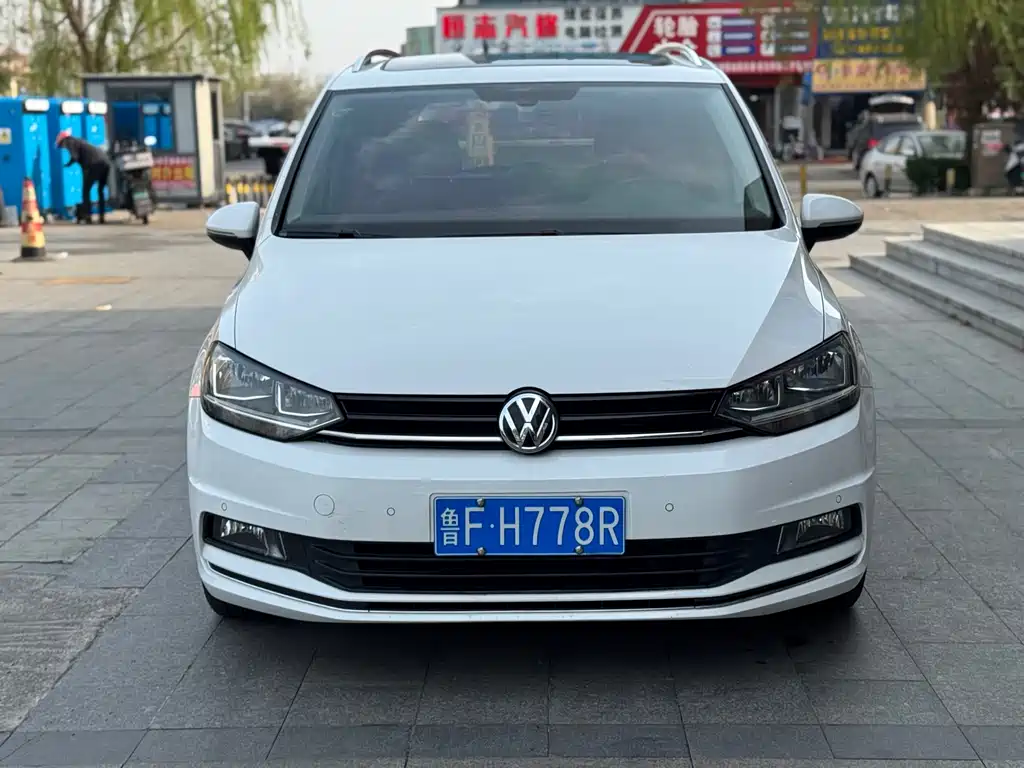 Volkswagen Touran — фото 2