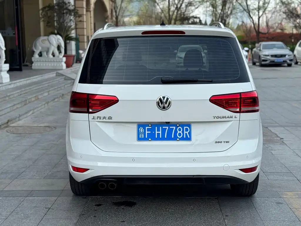 Volkswagen Touran — фото 6