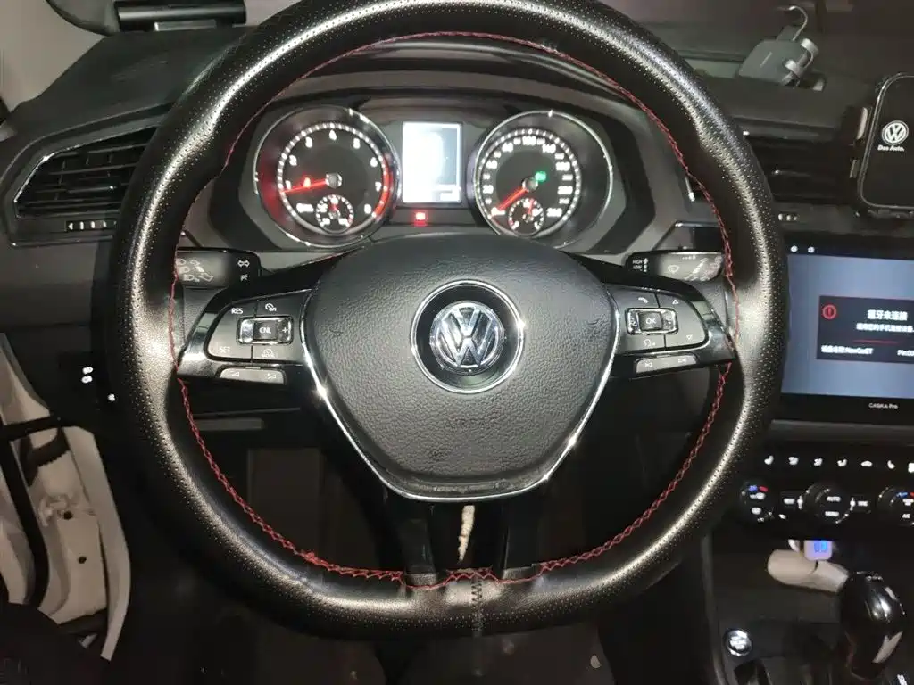 Volkswagen Tiguan L — фото 3