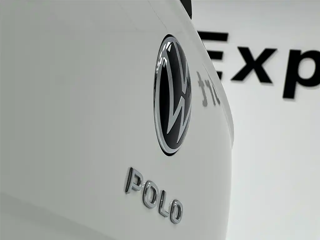 Volkswagen Polo — фото 19