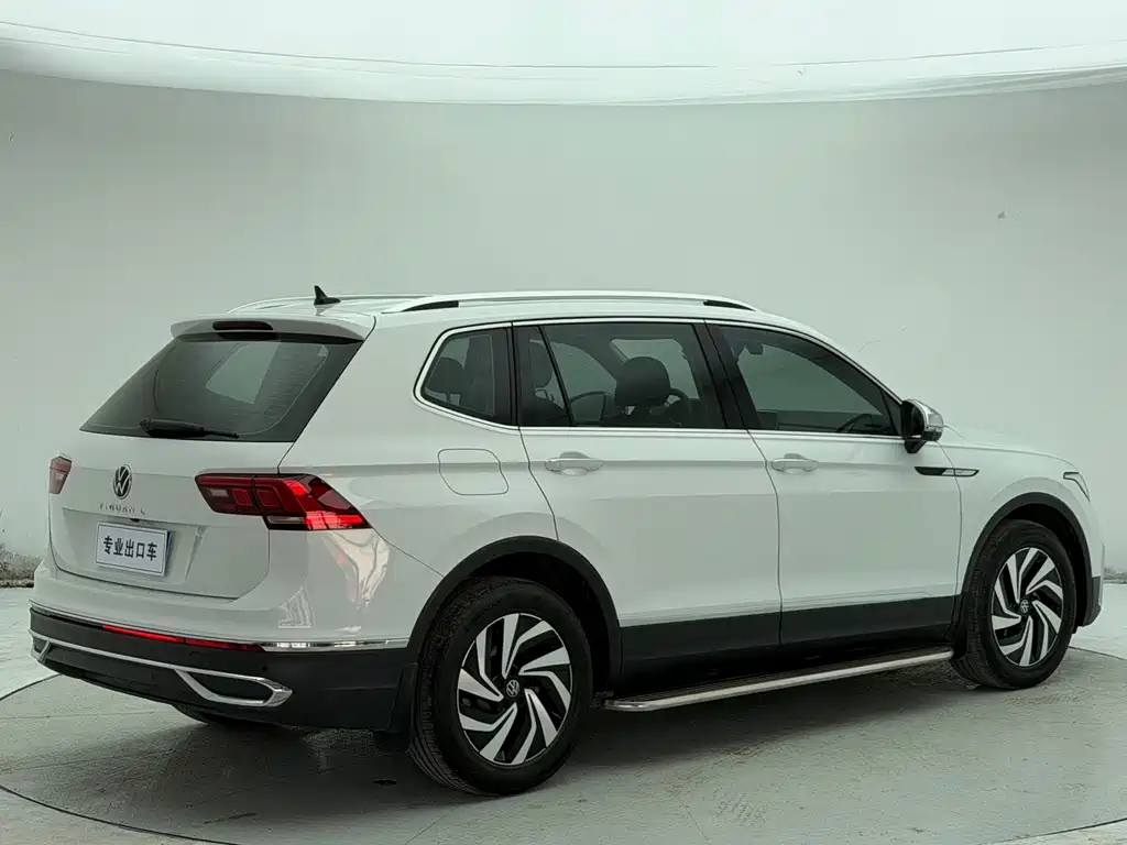 Volkswagen Tiguan L — фото 4