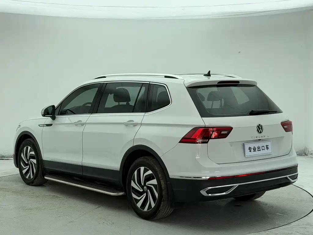 Volkswagen Tiguan L — фото 6