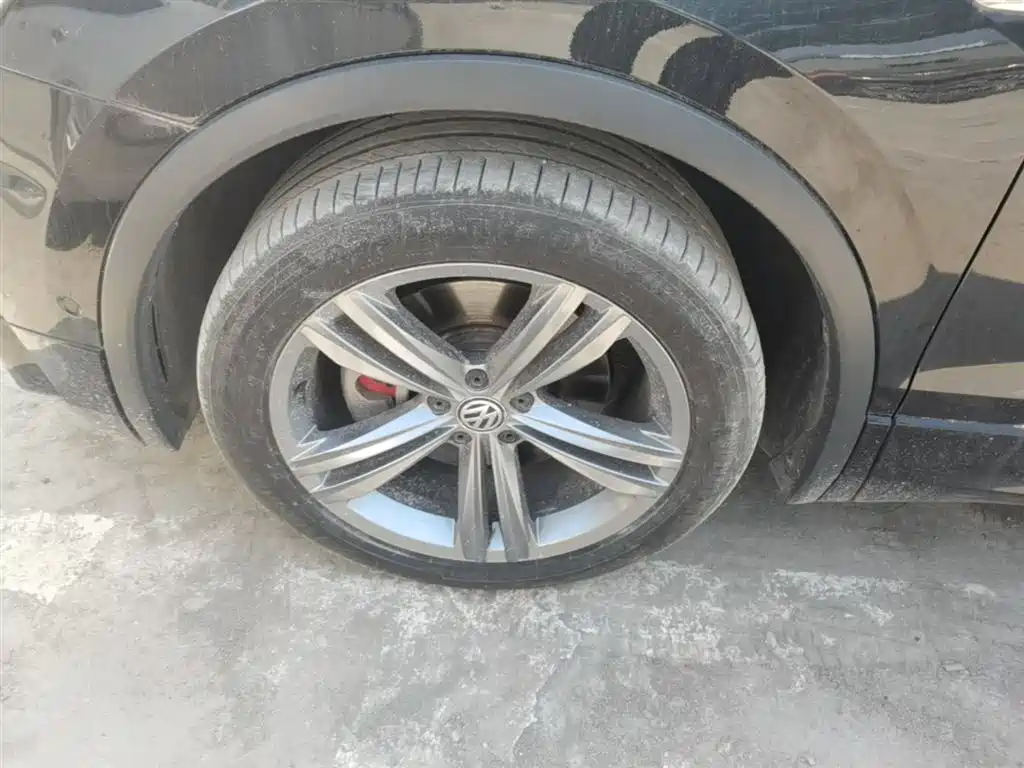 Volkswagen Tiguan — фото 23