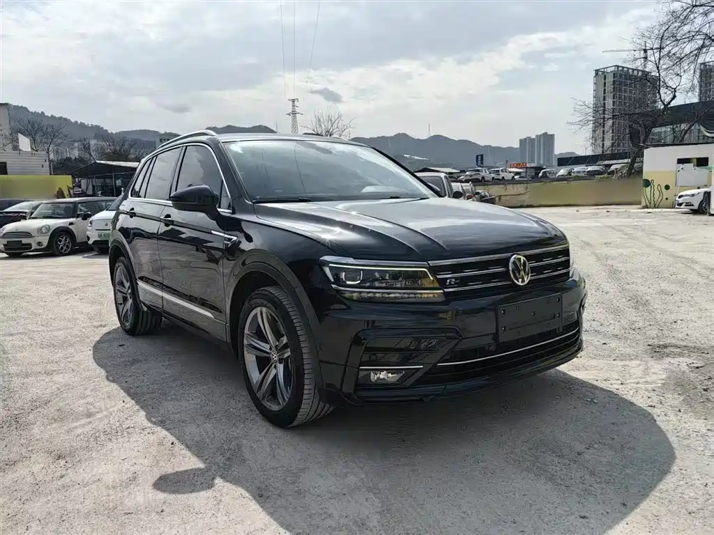 Volkswagen Tiguan — фото 4