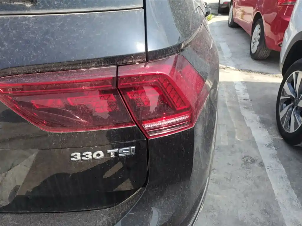 Volkswagen Tiguan — фото 8