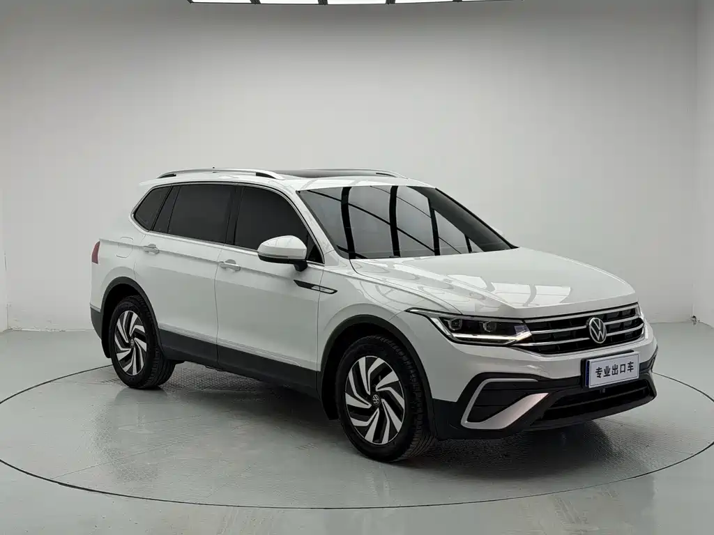 Volkswagen Tiguan L — фото 3