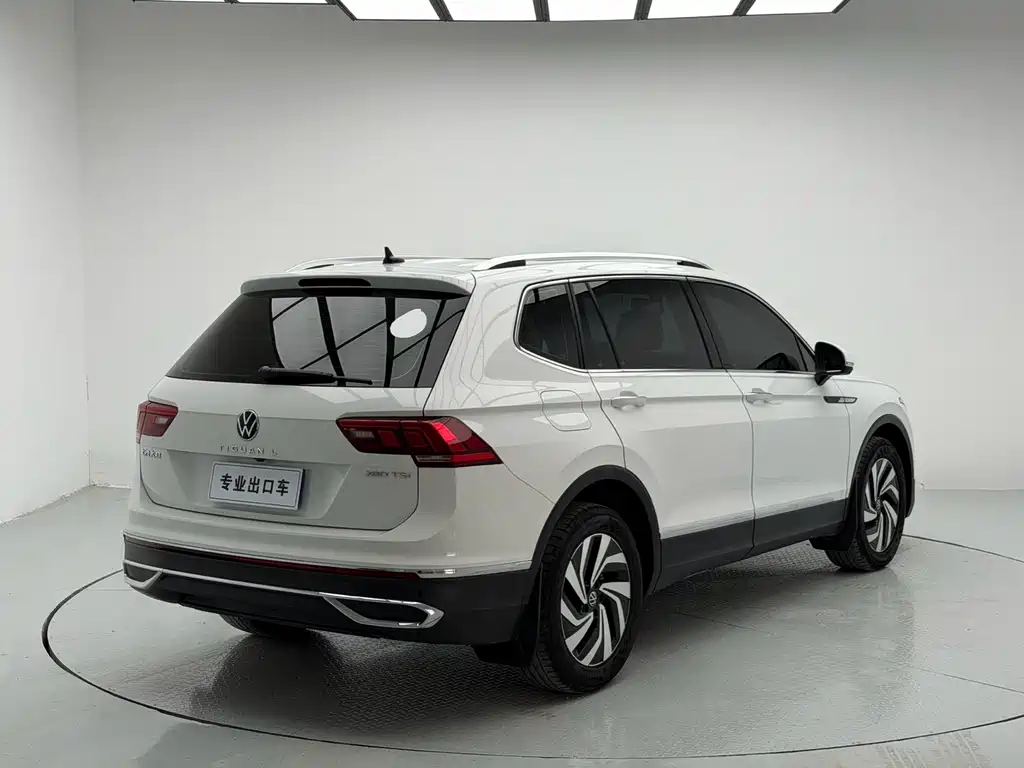 Volkswagen Tiguan L — фото 4