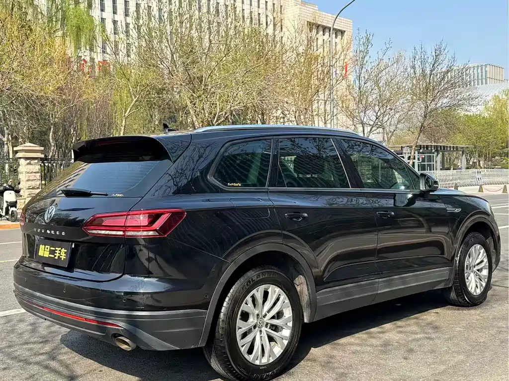 Volkswagen Touareg — фото 4