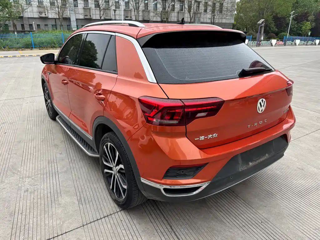 Volkswagen T-Roc — фото 6