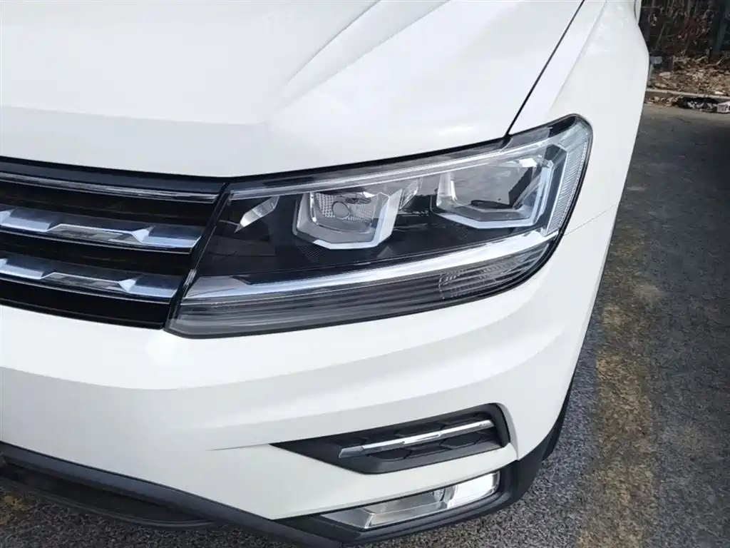 Volkswagen Tiguan L — фото 24