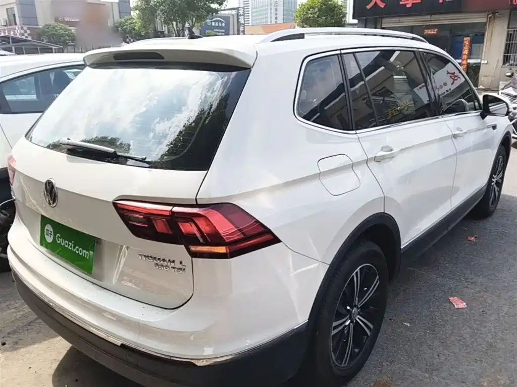 Volkswagen Tiguan L — фото 7