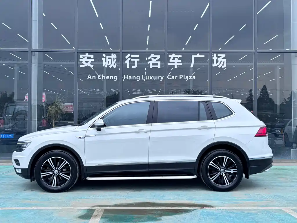 Volkswagen Tiguan L — фото 4