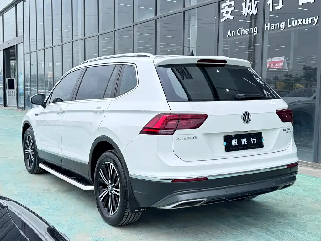 Volkswagen Tiguan L — фото 5