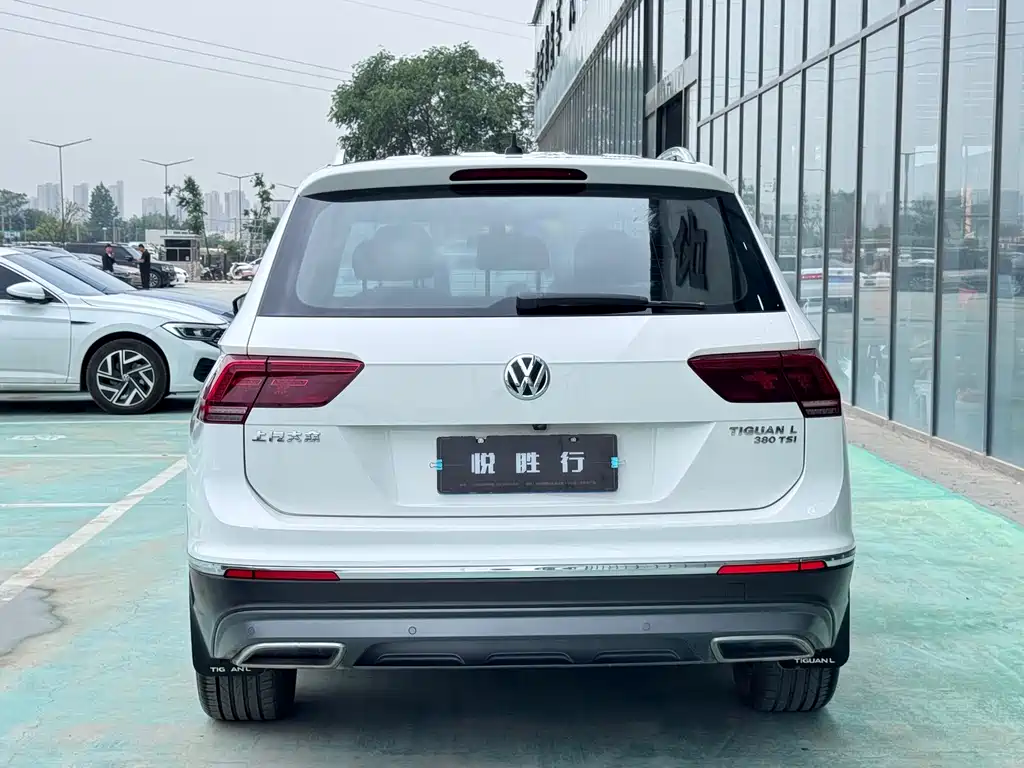 Volkswagen Tiguan L — фото 6