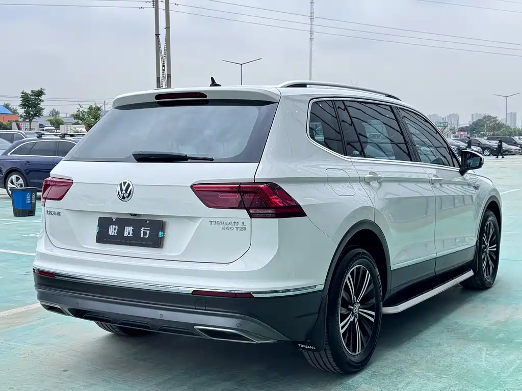 Volkswagen Tiguan L — фото 7