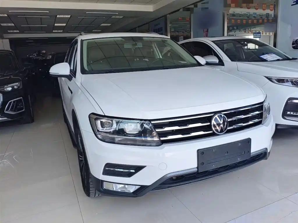 Volkswagen Tiguan L — фото 4
