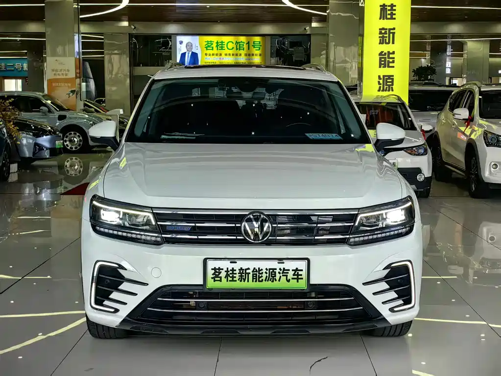 Volkswagen Tiguan L PHEV — фото 2