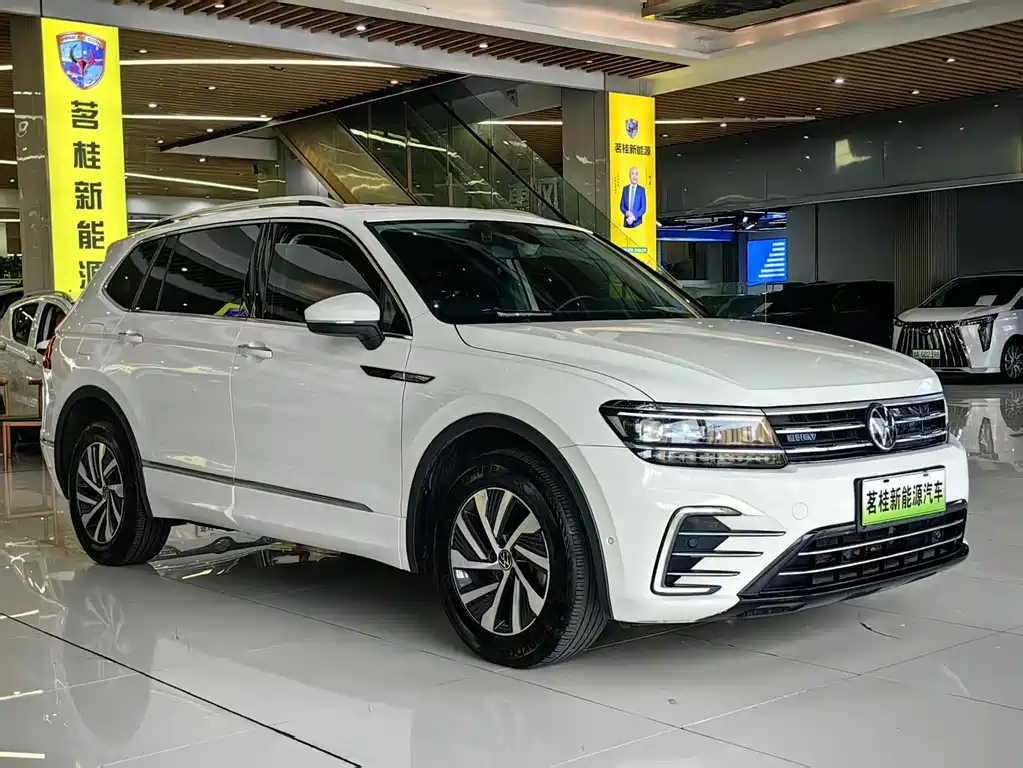 Volkswagen Tiguan L PHEV — фото 3