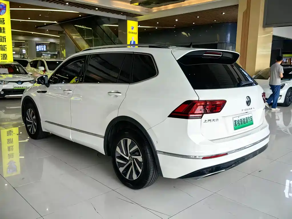Volkswagen Tiguan L PHEV — фото 6