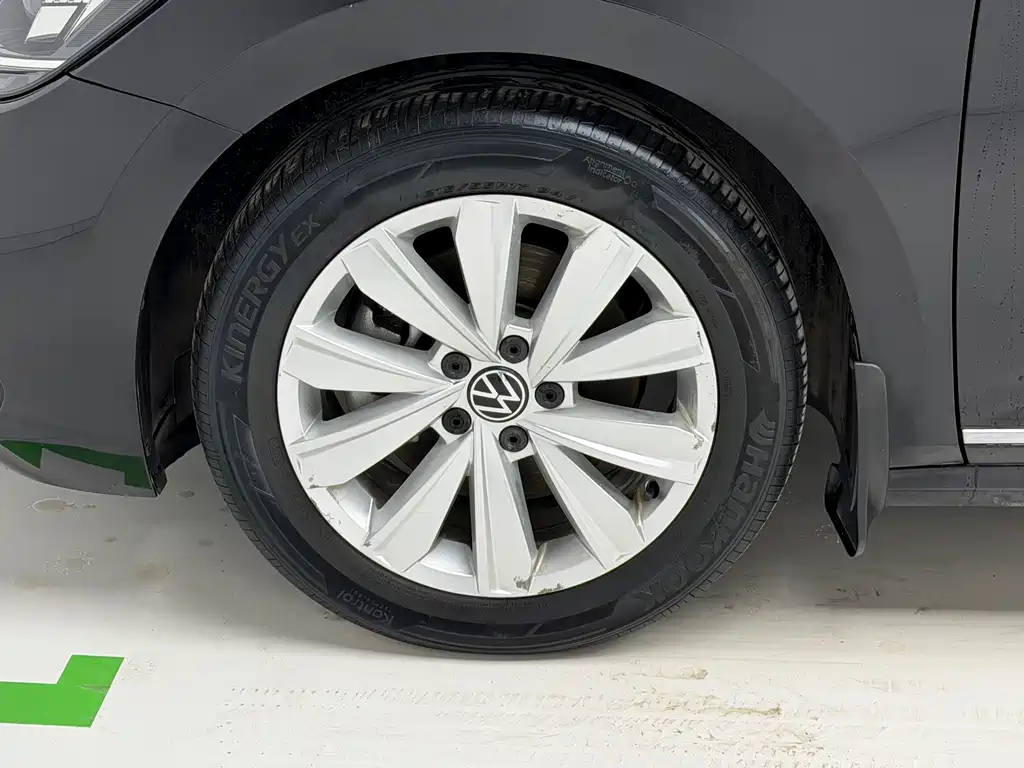 Volkswagen Passat — фото 8