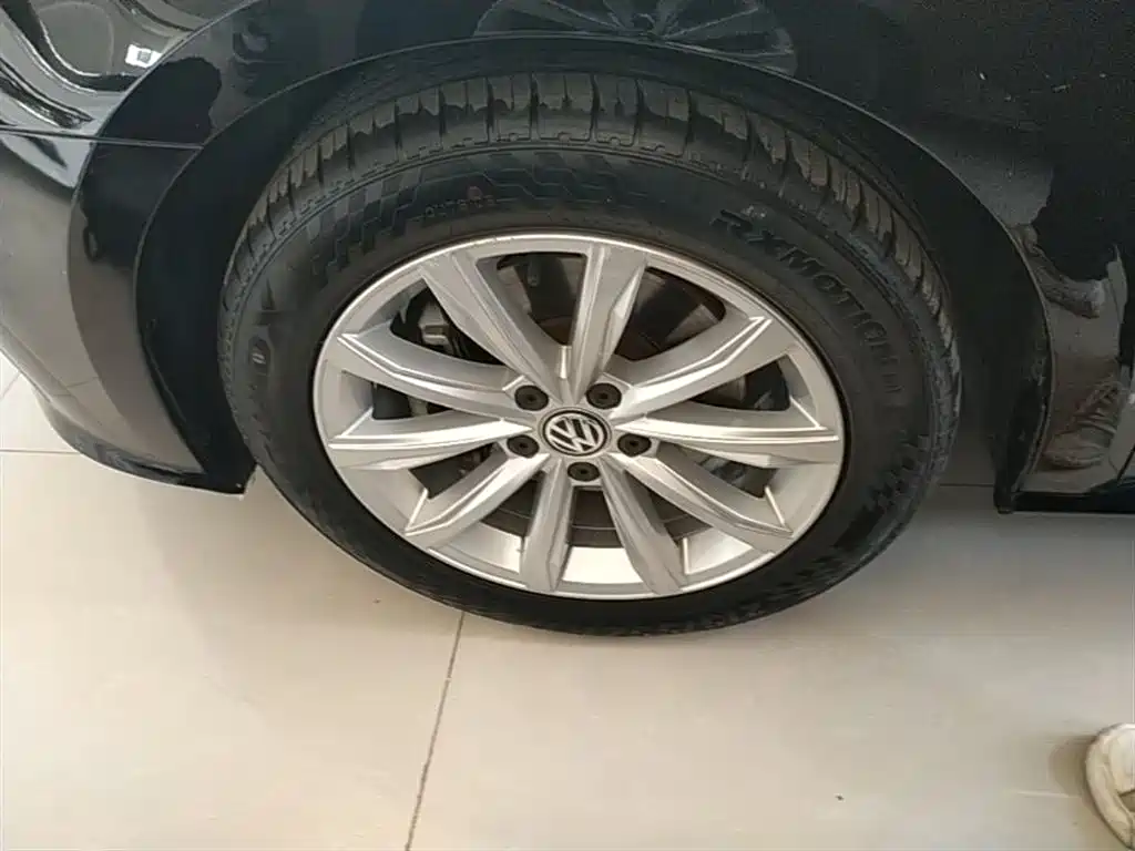 Volkswagen Passat — фото 23