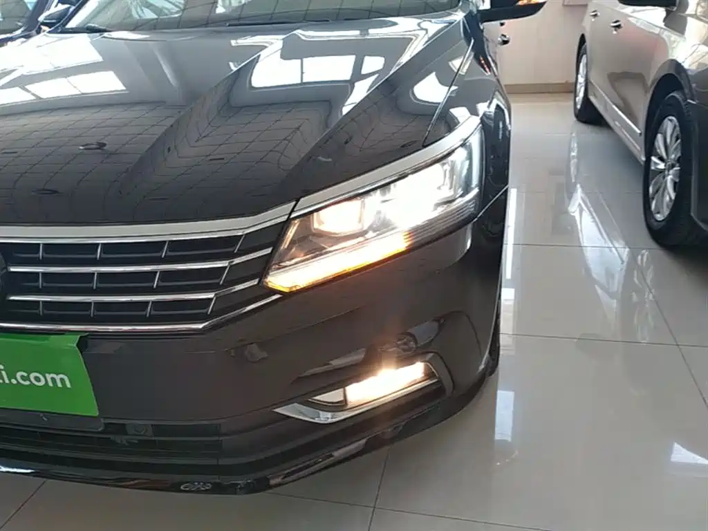 Volkswagen Passat — фото 24