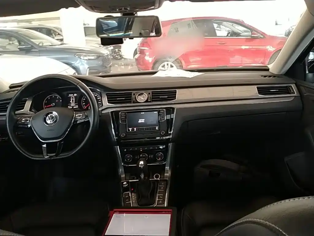 Volkswagen Passat — фото 10