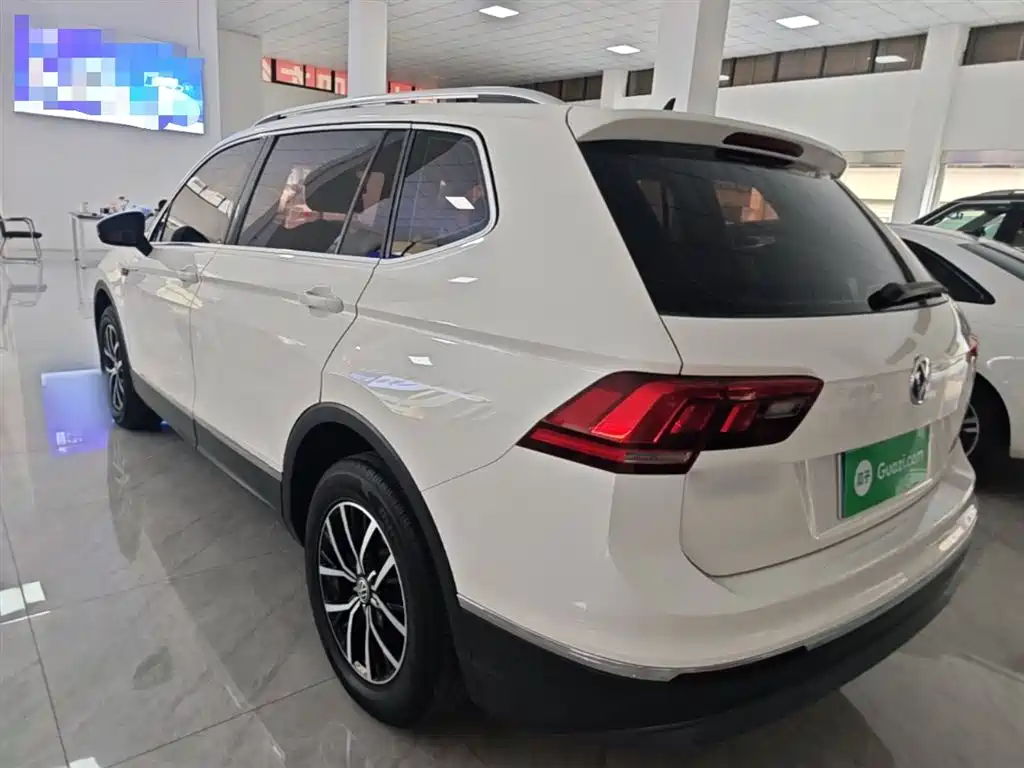 Volkswagen Tiguan L — фото 5