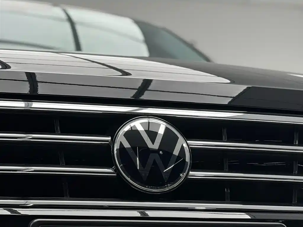 Volkswagen Tiguan L — фото 4