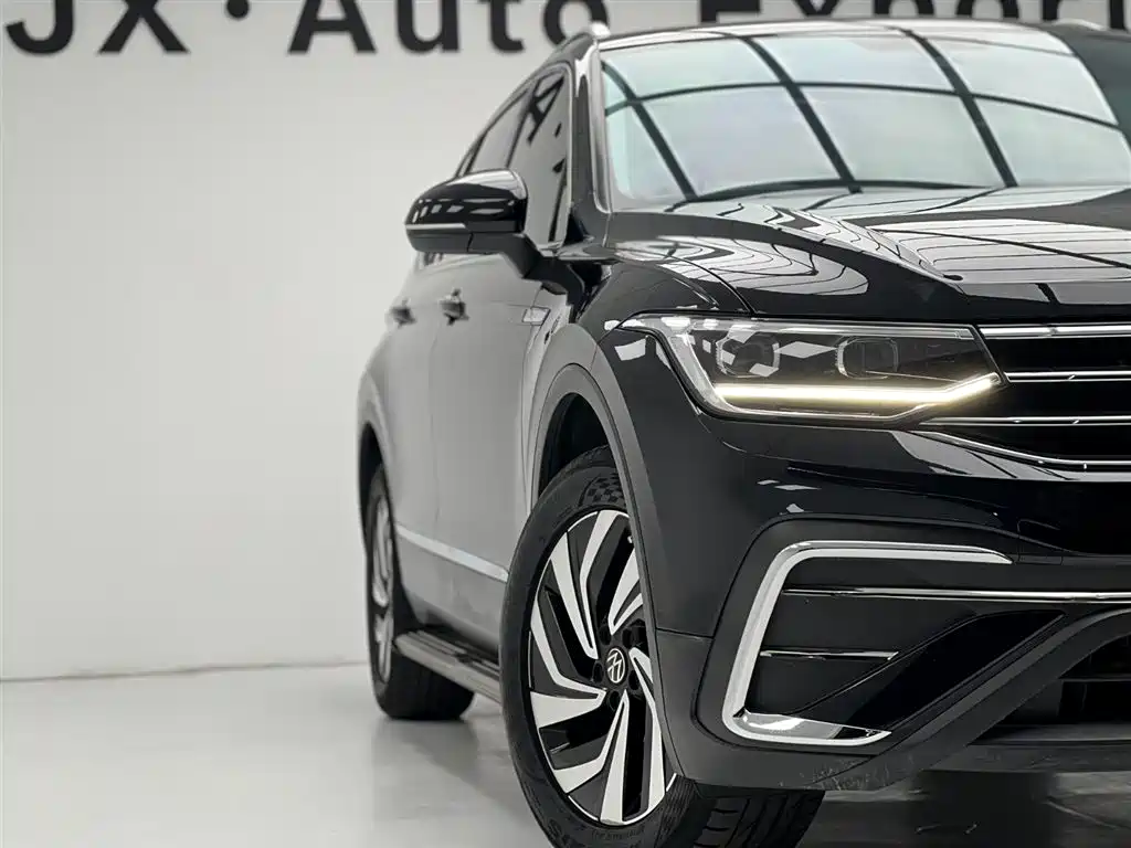 Volkswagen Tiguan L — фото 6