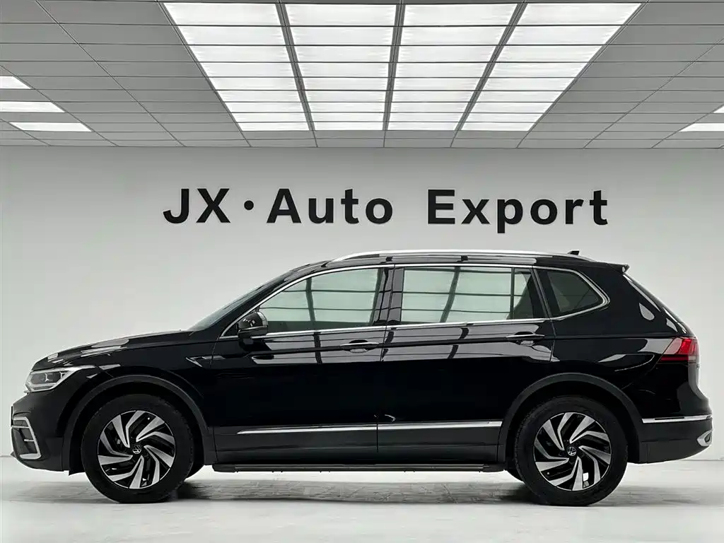 Volkswagen Tiguan L — фото 7