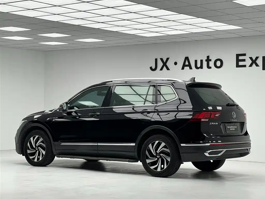 Volkswagen Tiguan L — фото 9