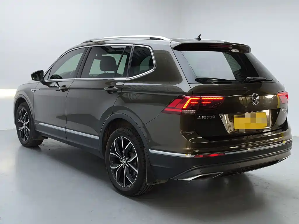 Volkswagen Tiguan L — фото 4