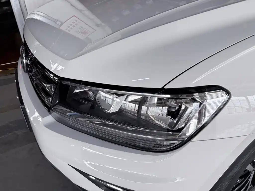 Volkswagen Tiguan L — фото 5