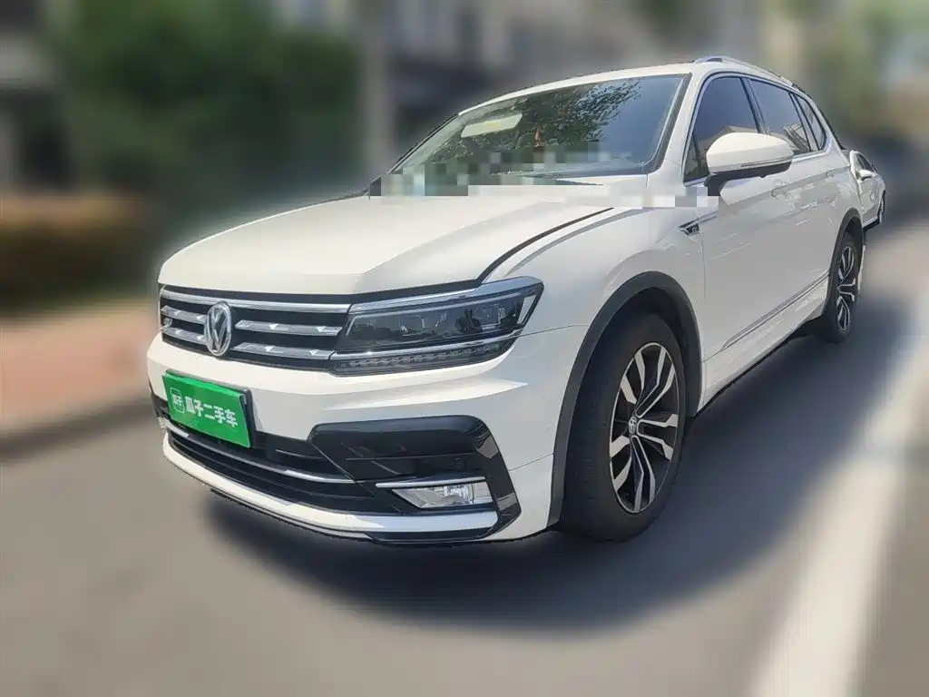 Volkswagen Tiguan L — фото 2