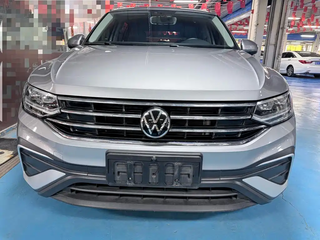 Volkswagen Tiguan L — фото 2