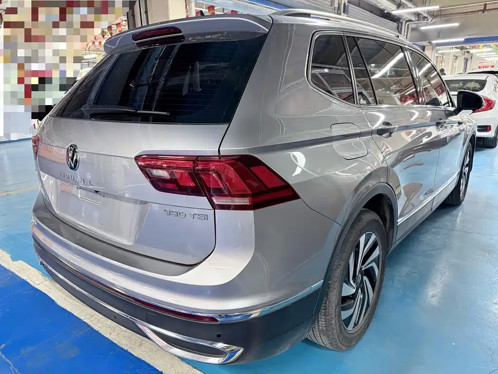 Volkswagen Tiguan L — фото 19