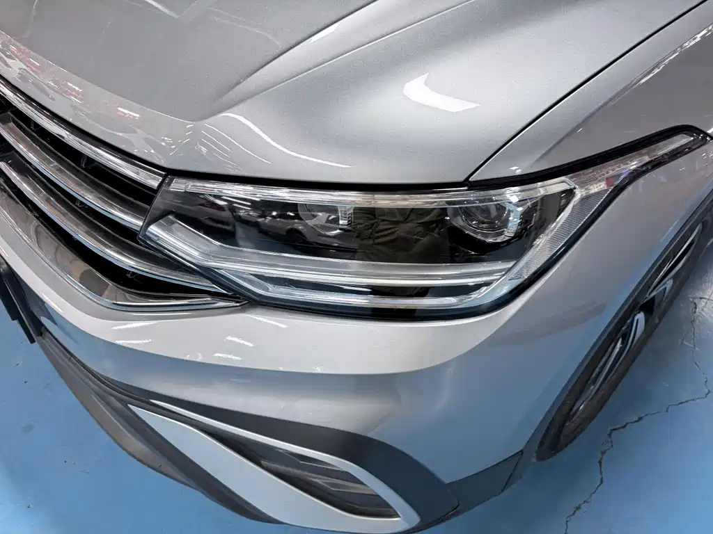 Volkswagen Tiguan L — фото 4